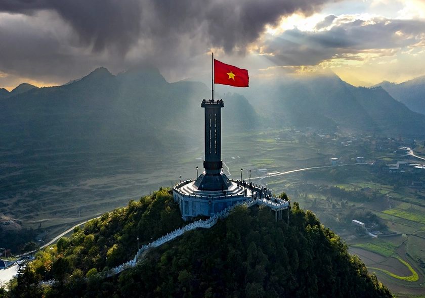 Lung Cu Flag Pole