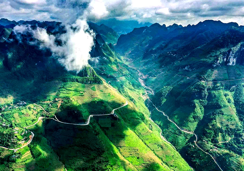 The peak of Ma Pi Leng Pass